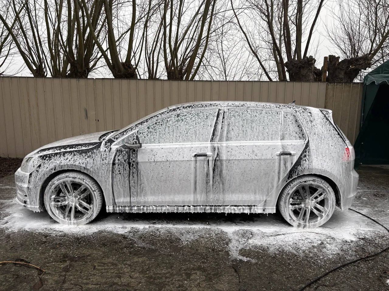 VW Golf R-Line tijdens de wasbeurt, MotorX
