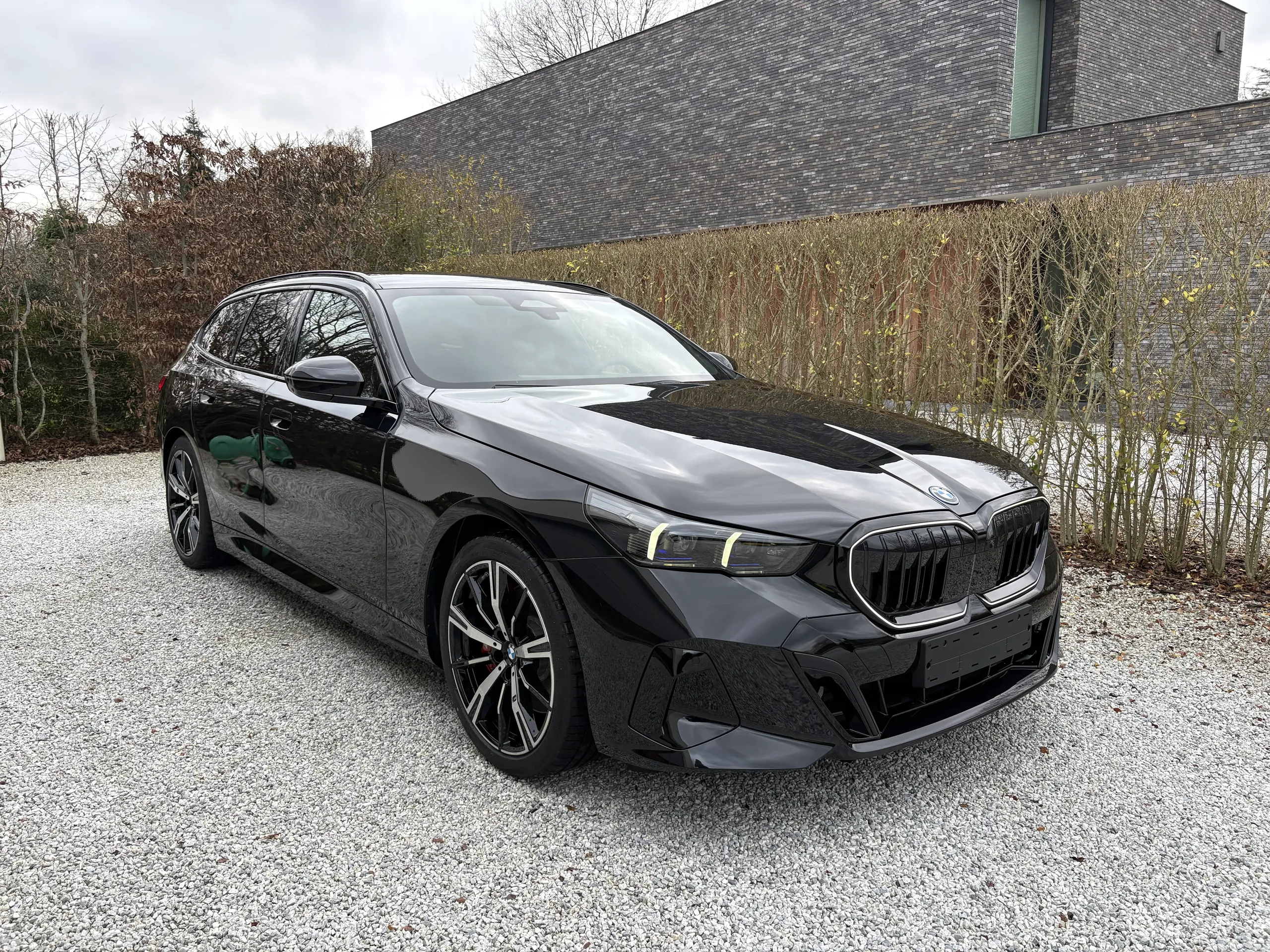 Zwarte BMW 5-reeks met coating door MotorX, diepe, beschermende glans