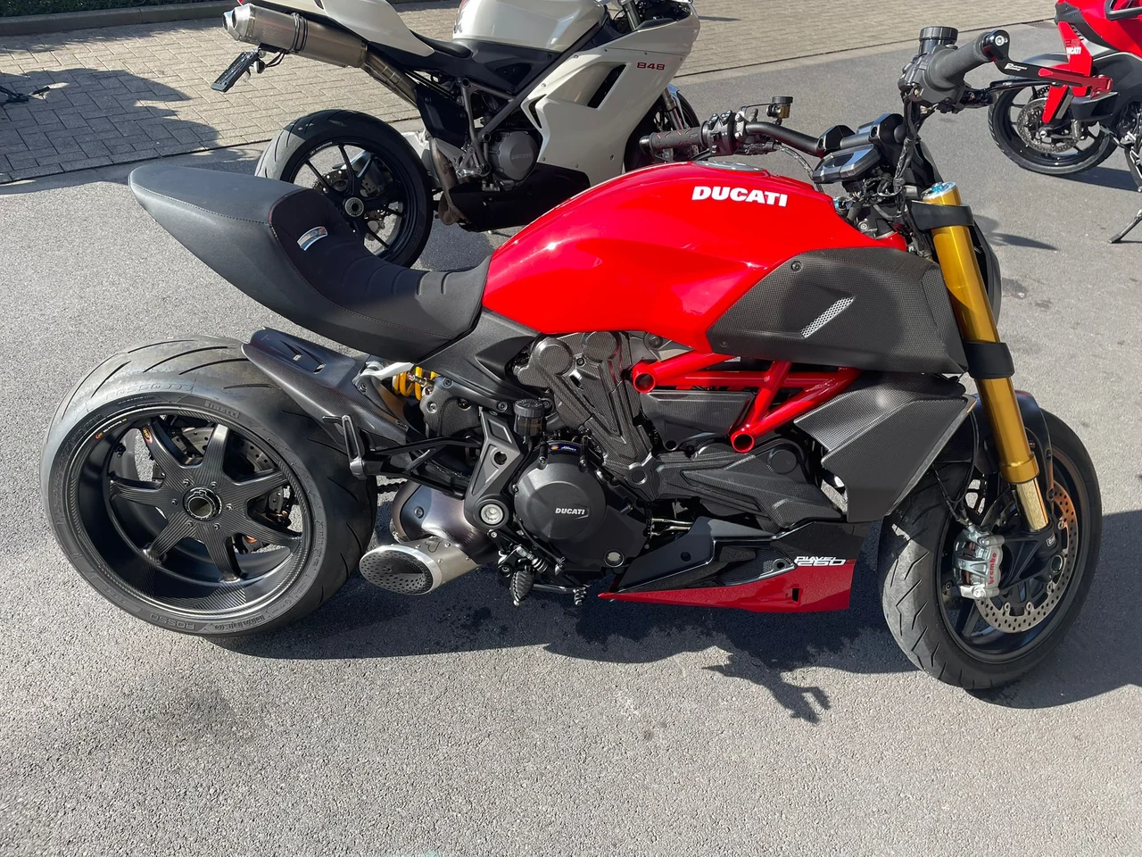 Ducati Streetfighter gedetailleerd door MotorX
